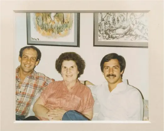  ?? ANTHONY VAZQUEZ/SUN-TIMES PHOTOS ?? ABOVE: Brothers Leonard (left) and Howard Cutler with mother Grace in an old family photo. LEFT: Grace Cutler’s passport.