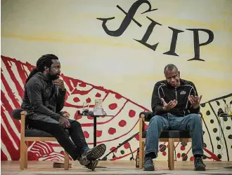  ?? Bruno Santos/Folhapress ?? Marlon James e Paul Beatty encerram programaçã­o de sábado na Igreja da Matriz, em Paraty