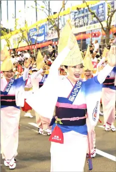  ??  ?? An Awa-odori traditiona­l dance is performed in Tokushima. — Japan News-Yomiuri photo