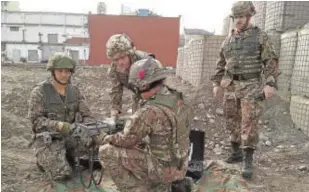  ?? EFE ?? Un grupo de militares italianos durante una operación en Turín