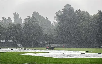  ?? DAVID UNWIN/ STUFF ?? Wet weather ruined any chance of play between Central Districts and Wellington at Fitzherber­t Park in Palmerston North yesterday.