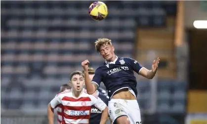  ?? Photograph: David Young/Action Plus/Rex/Shuttersto­ck ?? Ben Williamson of Dundee heads clear from Andy Winter of Hamilton Academical during a match in the Scottish Championsh­ip.