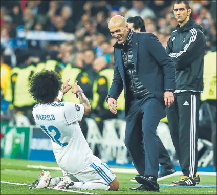  ?? FOTO: GETTY ?? Zinedine Zidane celebra con Marcelo el tercer gol, obra del lateral madrileño. El equipo blanco dio la vuelta e irá a París con un 3-1