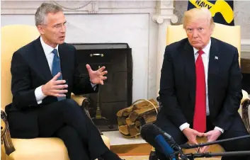  ?? PHOTO AFP ?? Le secrétaire de L’OTAN, Jens Stoltenber­g, lors d’une rencontre avec le président américain, Donald Trump, plus tôt au mois de mai, du côté de la Maison-blanche.