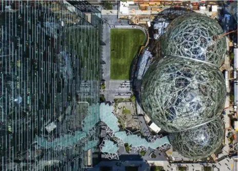  ?? KJELL REDAL/SEATTLE TIMES/TRIBUNE NEWS SERVICE ?? The Amazon Spheres sit before Day 1, the dominant building owned by the company in downtown Seattle, Wash.