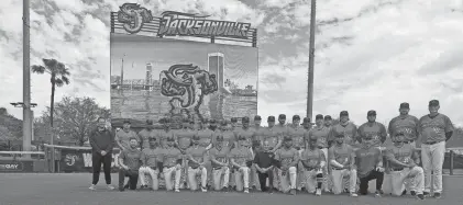  ?? CLAYTON FREEMAN/FLORIDA TIMES-UNION ?? Jacksonvil­le Jumbo Shrimp players and coaches line up for the team photo at 121 Financial Ballpark on Thursday.