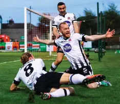  ?? STEPHEN McCARTHY/ SPORTSFILE ?? John Mountney (8) and Michael Duffy join in as Chris Shields celebrates after scoring for Dundalk at Turner’s Cross