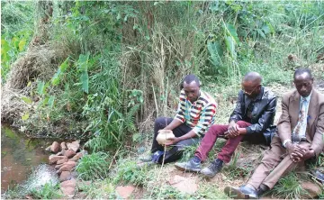  ?? ?? From left, Headman Tendai Nehwangura, Headman Chengetai Chogodora and Mr Tendai Muzaruretu conduct some rituals at Nyachowa Falls. — Pictures by Tinai Nyadzayo