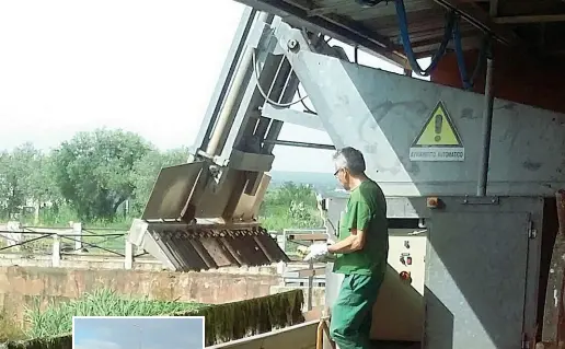  ??  ?? Solo
Matteo Pio Ciavarella è stato trasferito all’impianto di Palude Grande, nelle campagne di Lesina, dove è unico dipendente in servizio