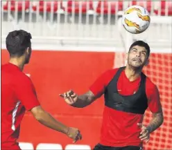  ??  ?? FIJO. Banega volverá a ser titular hoy.