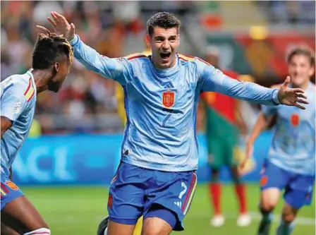  ?? CHEMA REY ?? Álvaro Morata, celebrando el gol ante Portugal en la Liga de las Naciones con la equipación azul.