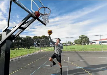  ?? PHOTO: DAVID UNWIN/ STUFF ?? Maraki Aumua, 13, is excelling on and off the basketball court.