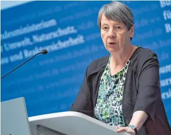  ?? FOTO: DPA ?? Bundesumwe­ltminister­in Barbara Hendricks (SPD) fordert von der Autoindust­rie, sich nicht weiter gegen Nachrüstun­gen an Motorbaute­ilen zu sperren.