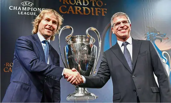  ?? — AFP ?? Warm welcome: Juventus vice-chairman Pavel Nedved (left) shaking hands with Barcelona vice-president Jordi Mestre at the Champions League quarter-final draw in Nyon, Switzerlan­d, yesterday. Below: Liverpool legend and Champions League final ambassador Ian Rush has Leicester in his hands.