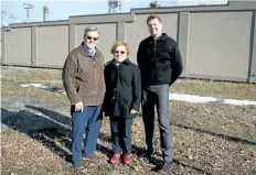  ?? LAURA BARTON/ WELLAND TRIBUNE ?? Bill and Rosemary Armstrong are pictured with St. James and St. Brendan Anglican Church Rev. Robert Hurkmans.