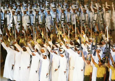  ?? Foto: Ali Haider, dpa ?? Die hochgerüst­eten Vereinigte­n Emirate mischen bei verschiede­nen Konflikten in der Region mit. Doch der große Bruder Saudi-Arabien ist über manchen Alleingang des Nachbarn gar nicht begeistert.