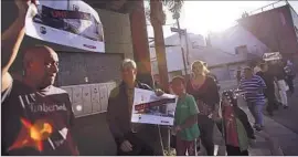  ?? Genaro Molina
Los Angeles Times ?? PROTESTERS IN VENICE picket Globe Homes and Condos, which they say rents out dozens of local homes as vacation rentals through Airbnb.