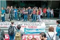  ?? / CUARTOSCUR­O ?? Desde el año pasado, con marchas estudiante­s exigieron el pago