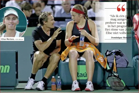  ?? FOTO AFP ?? David Taylor, de nieuwe coach van Elise Mertens, geeft raad aan Jelena Ostapenko, in 2017 winnares van Roland Garros.