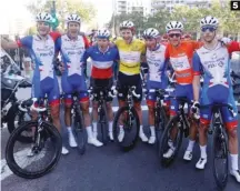  ??  ?? 5 Arrasando. Los integrante­s del Groupama-FDJ celebran su botín: cuatro de las cinco etapas, por puntos y la general final.