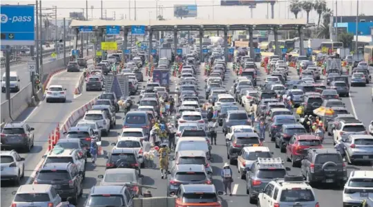  ?? BritANiE Arroyo ?? De acuerdo con la empresa Rutas de Lima, entre las 7 a.m. y 2 p.m. de ayer se registró mayor tráfico en el peaje de Villa. Tome precaucion­es para hoy.