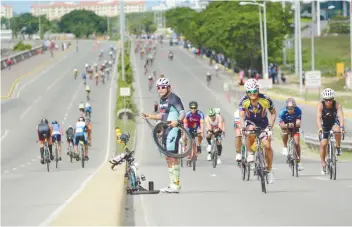  ?? SUNSTAR FILE ?? RACE HURDLE. Ironman organizers used to hold the bike segment of the triathlon race on the south coastal road, but Cebu City Mayor Tomas Osmeña won’t let them do that this year, to avoid a traffic jam.