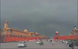  ?? ARVIND YADAV/HT ?? Heavy rain and a thundersto­rm lashed the Capital on Friday as skies turned dark early in the n evening, bringing down the mercury to a low of 12°C. Delhi recorded 20.4mm rainfall on Friday, the highest 24-hour rainfall in March since 2015 (56.8mm on March 2).