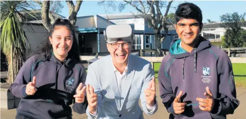  ?? Photo / Peter de Graaf ?? Winners of the world’s first internatio­nal virtual reality language competitio­n, Gillian Toala and Nimish Singh of Kerikeri High School, with ImmerseMe cofounder Scott Cardwell (wearing virtual reality goggles).