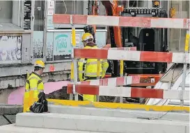  ??  ?? Derzeit sind viele Baustellen geschlosse­n, manche aber offen