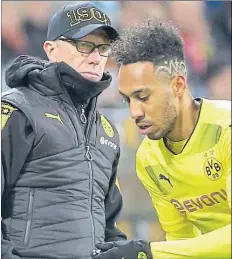  ?? DPA-BILD: FREY ?? BVB-Trainer Peter Stöger (links, hier beim Spiel gegen Mainz im Dezember) verzichtet­e gegen Wolfsburg auf Stürmer Pierre-Emerick Aubameyang.