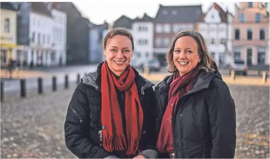  ?? RP-FOTO: MVO ?? Die Schwestern Alexandra (links) und Katharina Schacky wollen an der Entwicklun­g ihrer Heimatstad­t teilhaben. Auch wenn sie sich politisch nicht immer einig sind – privat umso mehr.