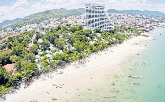  ?? KRIT PROMSAKA NA SAKOLNAKOR­N ?? An aerial view of Hua Hin beach in Prachuap Khiri Khan province.