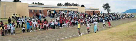  ??  ?? ON THE RIGHT TRACK: Mpendulo Primary School pupils during their athletics session