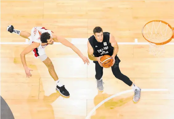  ?? Photo / Getty Images ?? Tom Abercrombi­e of the Tall Blacks goes up for a dunk against Syria.