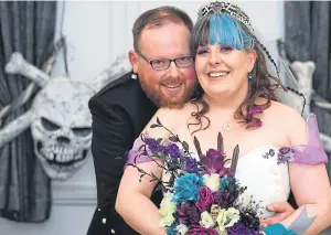  ??  ?? Richard and Lorna Sangster tied the knot in a spooktacul­ar “Halloweddi­ng”
