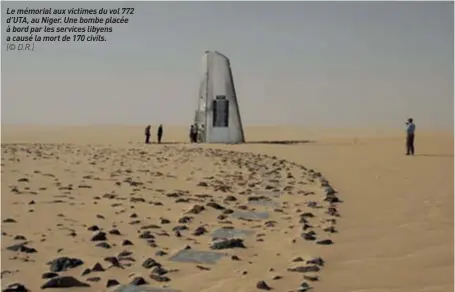  ??  ?? Le mémorial aux victimes du vol 772 D’UTA, au Niger. Une bombe placée à bord par les services libyens a causé la mort de 170 civils.(© D.R.)