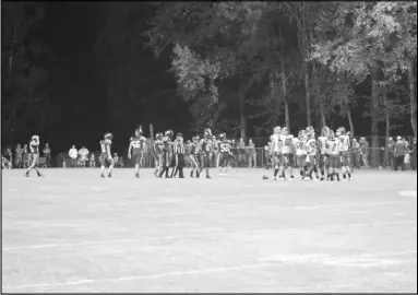  ?? MDR file Photo ?? Pictured are the Bismarck Lions and Glen Rose Beavers during their last match up in 2017.