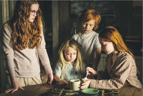  ?? PHOTOS: JAKE GILES NETTER ?? From left, Sadie Sink, Eden Grace Redfield, Charlie Shotwell and Ella Anderson play four children trying to make sense of their parents’ ways in Jeannette Walls’s memoir The Glass Castle, adapted for the screen by Andrew Lanham and directed by Destin...