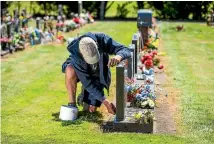  ?? PHOTOS: SIMON O’CONNOR/STUFF ?? A New Plymouth District Council contractor repairs the damaged headstones yesterday.