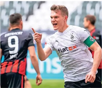  ?? FOTO: MARIUS BECKER/DPA ?? Matthias Ginter erzielte gegen Eintracht Frankfurt das 1:0 für Borussia Mönchengla­dbach. Es war sein zweites Saisontor, auch das erste hatte ihm Jonas Hofmann per Eckball aufgelegt.