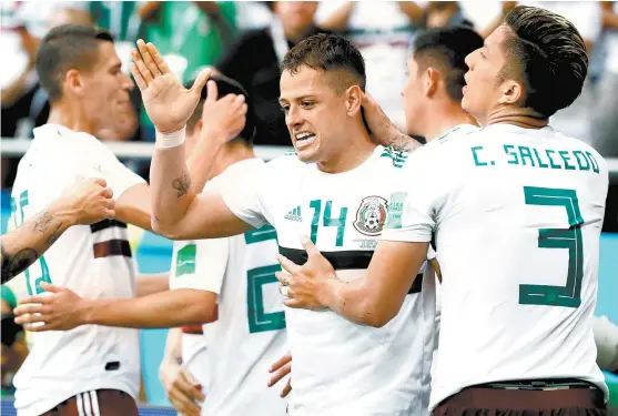  ??  ?? Javier Hernández, tras marcar su gol 50 con la selección nacional