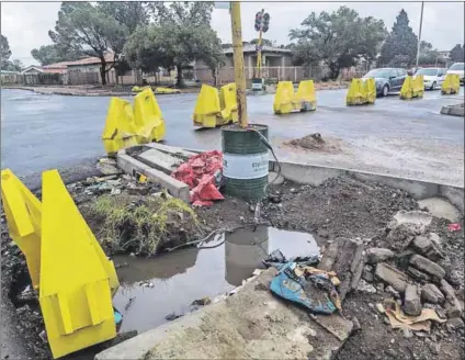  ?? Photos: Lizeka Tandwa ?? Hazardous: Bloemfonte­in was to get an integrated public transport network, but so far all there is to show for it is traffic congestion, a blocked drainage system, closed roads and dangerous, incomplete roadworks.