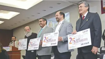  ??  ?? A la presentaci­ón del boleto conmemorat­ivo del Metro por los 25 años de la CDH local acudieron, de der. a izq., Luis Raúl González Pérez, Emilio Álvarez Icaza y Luis González Placencia (los dos últimos, ex titulares de este organismo).