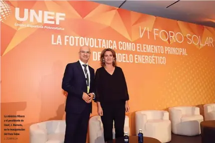  ??  ?? La ministra Ribera y el presidente de Unef, J. Barredo, en la inauguraci­ón del Foro Solar.
J. ZORRILLA