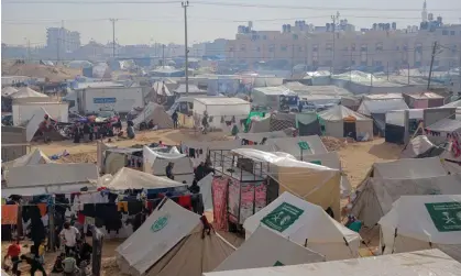  ?? ?? ‘These aren’t anywhere near what we would consider safe public health zones.’ Temporary shelters for displaced people in Rafah, Gaza, on 8 December 2023. Photograph: Xinhua/Shuttersto­ck