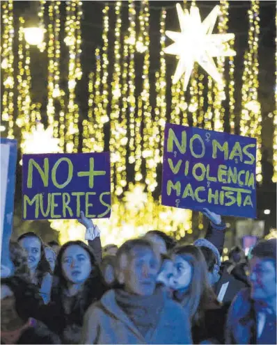  ?? Elisenda Pons ?? Manifestac­ión con motivo del Día para la Erradicaci­ón de la Violencia contra las mujeres, ayer en Barcelona.