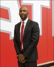  ?? CURTIS COMPTON / CCOMPTON@AJC.COM ?? One of Hawks coach Lloyd Pierce’s tasks will be to prevent the weight of expectatio­ns from crushing his rookie point guard.