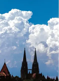  ?? Foto: Stefan Kiefer, dpa ?? Seit Monaten ermitteln die Behörden in der Korruption­saffäre rund um den suspen dierten Regensburg­er Oberbürger­meister Joachim Wolbergs.