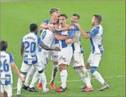  ??  ?? La plantilla pepinera celebra el primer gol del 0-2 al Athletic el jueves.