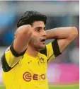  ?? Foto: afp ?? Nicht zu glauben: Dortmunds Mittelfeld­spieler Mahmoud Dahoud nach seiner vergebenen Chance.